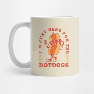 i'm just here for the hotdogs - retro funny Mug